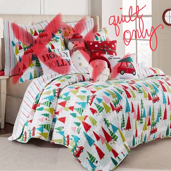 LEVTEX JOLLY HOLLY CHRISTMAS QUILT SIZE KING NWT - Picture 3 of 5